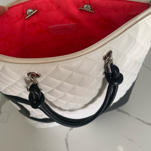 Chanel Cambon Handbag in white - Picture 9 of 9